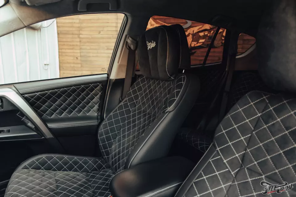 Предпродажная подготовка Toyota RAV4 в отделе детейлинга